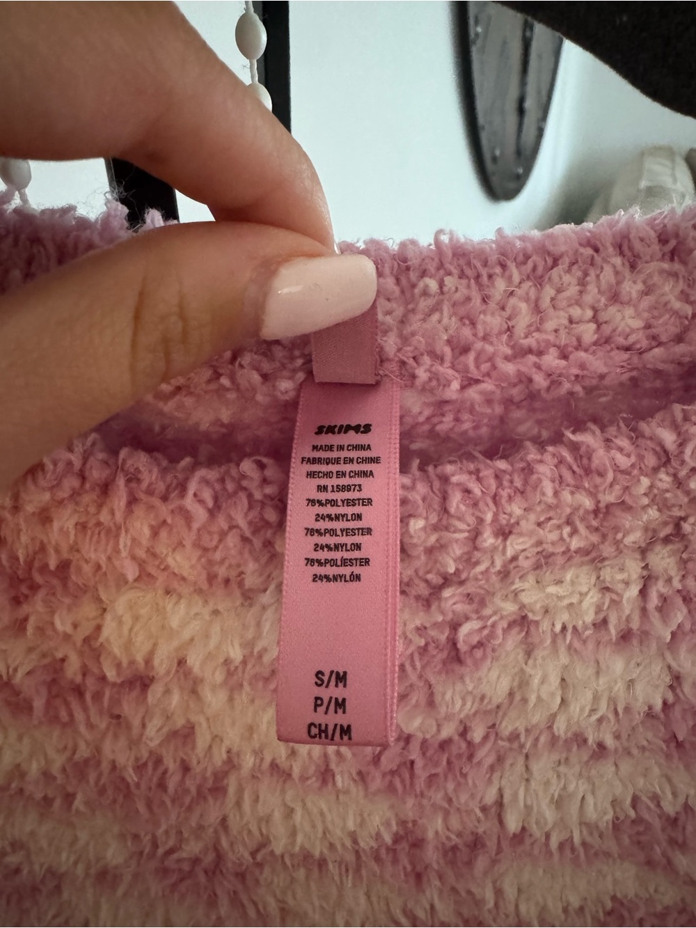 SKIMS Cozy Pink Houndstooth Crewneck - Picture 4 of 4